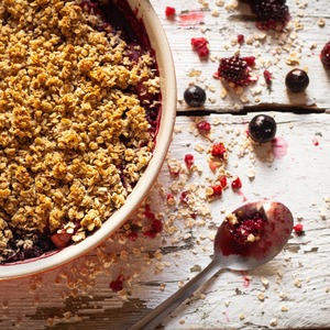 Berry crumble in a pie dish